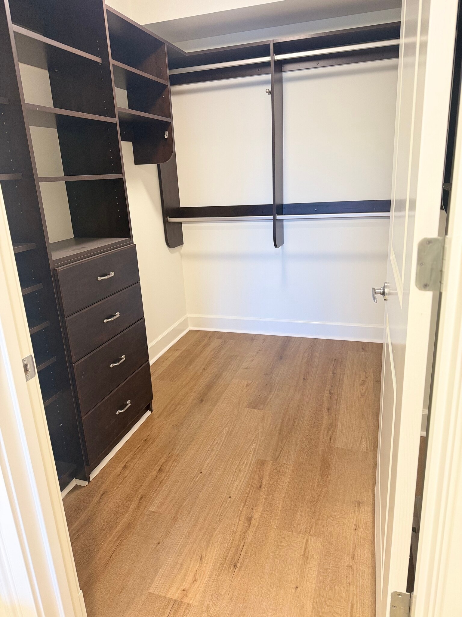 Building Photo - 200 River Vista Dr