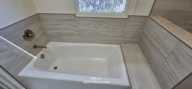 Building Photo - large custom home with peek a boo ocean views