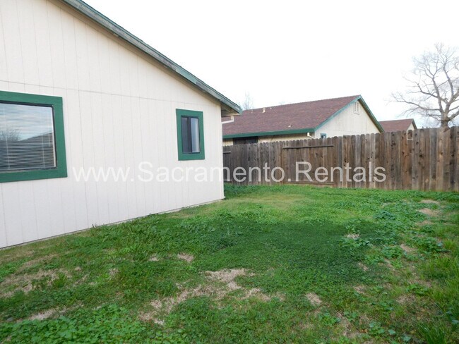 Building Photo - Spacious 2bd/2ba Foothill Farms Duplex with 2 Car Garage