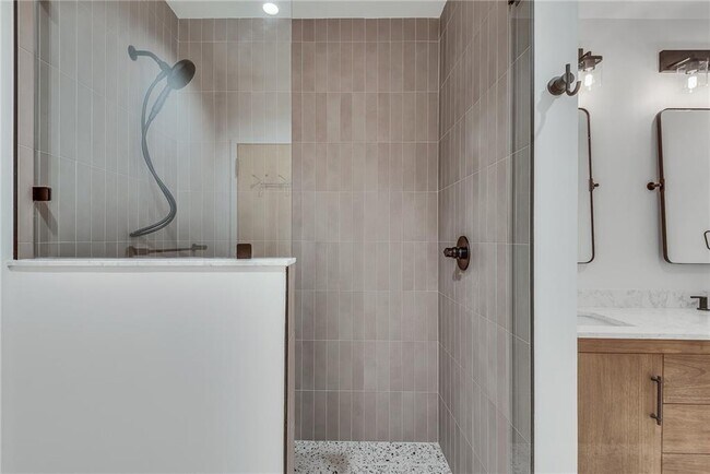 Building Photo - 400 Village Pkwy