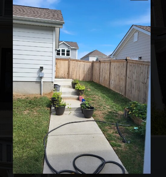 Building Photo - 372 Hammock Ln