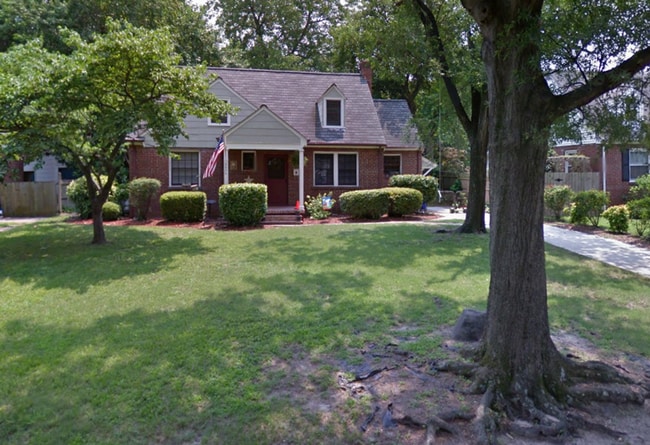 Primary Photo - 4 Bedroom Home with Huge Backyard!