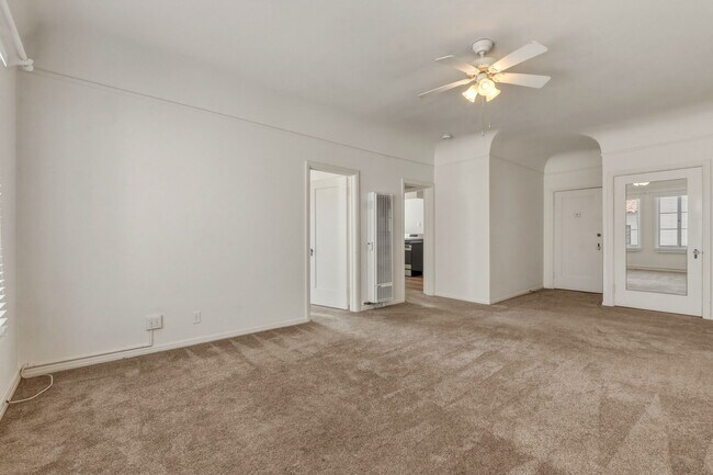 Building Photo - 1530 Miramar Dr