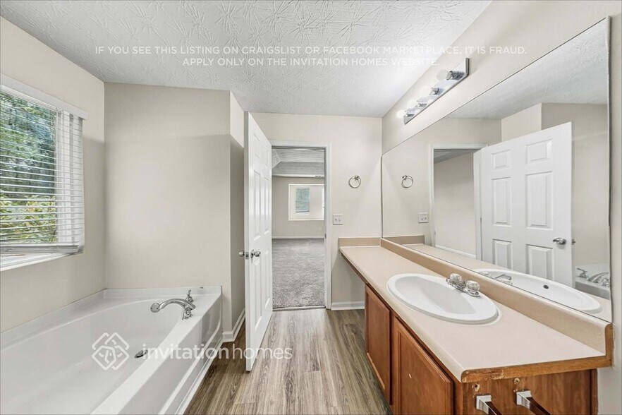 Building Photo - 414 Waterbury Way