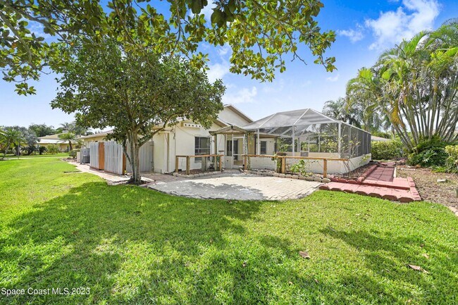 Building Photo - Suntree living