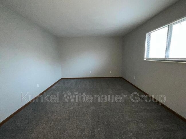 Building Photo - 158 Marion Dr