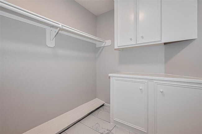 Building Photo - 6503 Taimer Ct