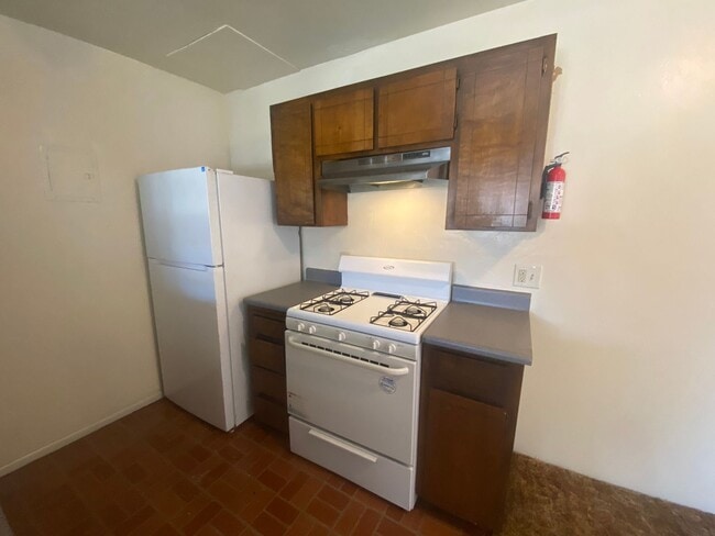 Building Photo - Hanford 1 bedroom spacious loft unit