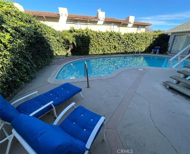 Building Photo - 823 La Cadena Ave