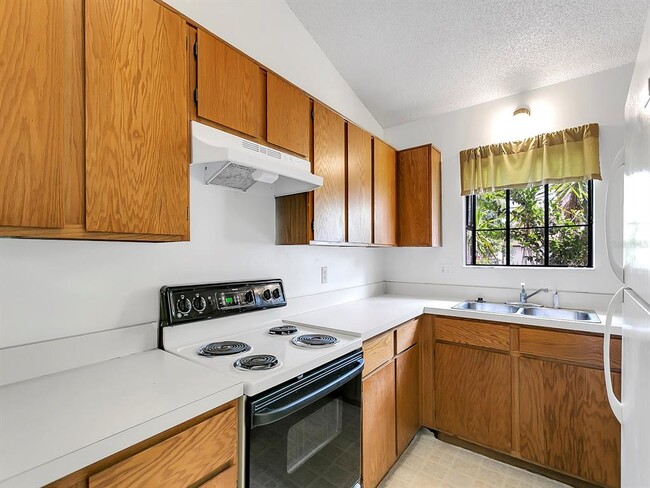 Building Photo - 8636 Drayton Ct
