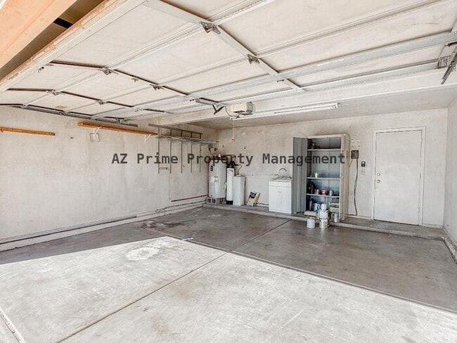 Building Photo - 2534 W Orchid Ln