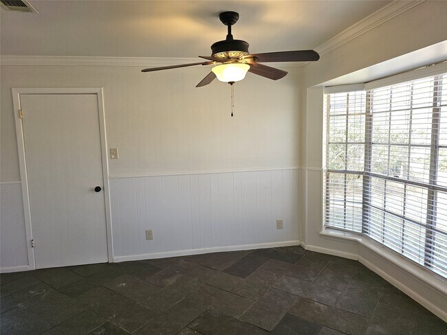 Building Photo - 347 Forest Lake Dr