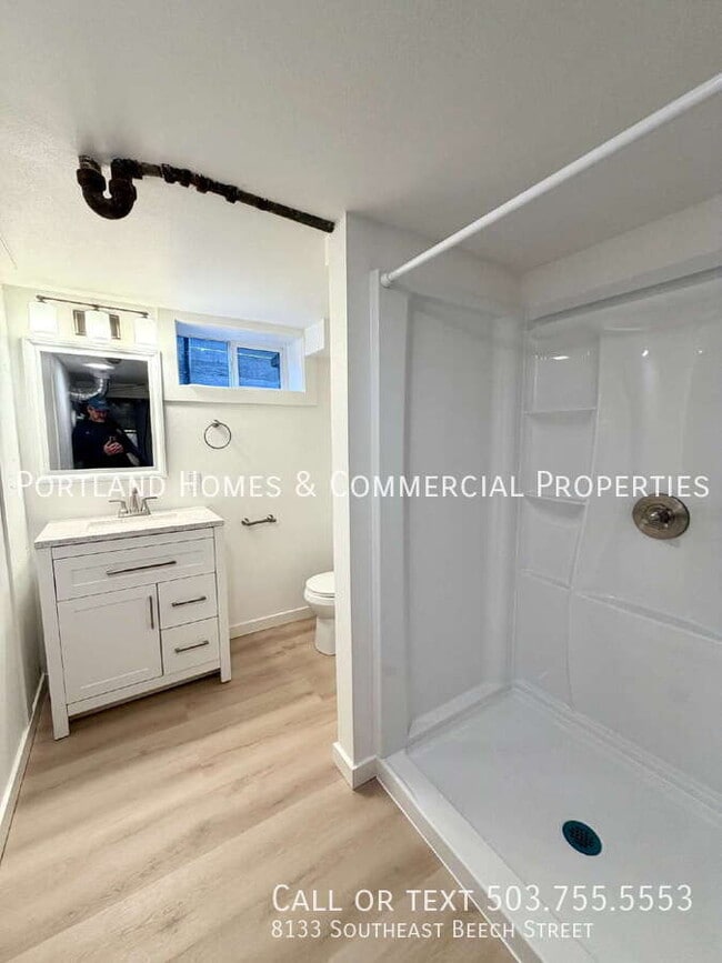 Building Photo - 8133 SE Beech Ave