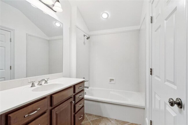 Building Photo - 109 Grand Champions Ln