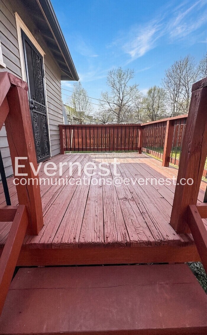 Building Photo - 2242 E 70th St