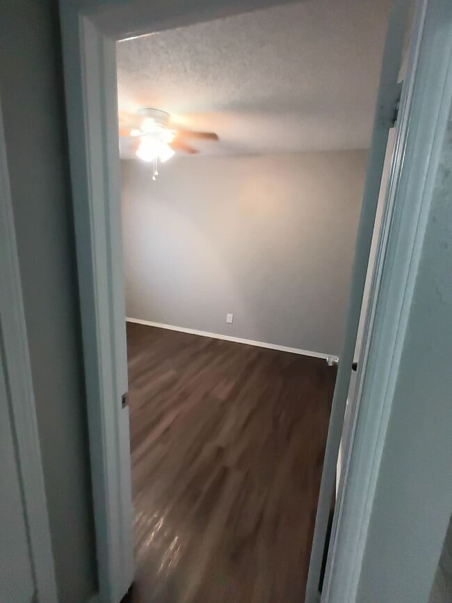 Building Photo - Better Than New! W/appliances!