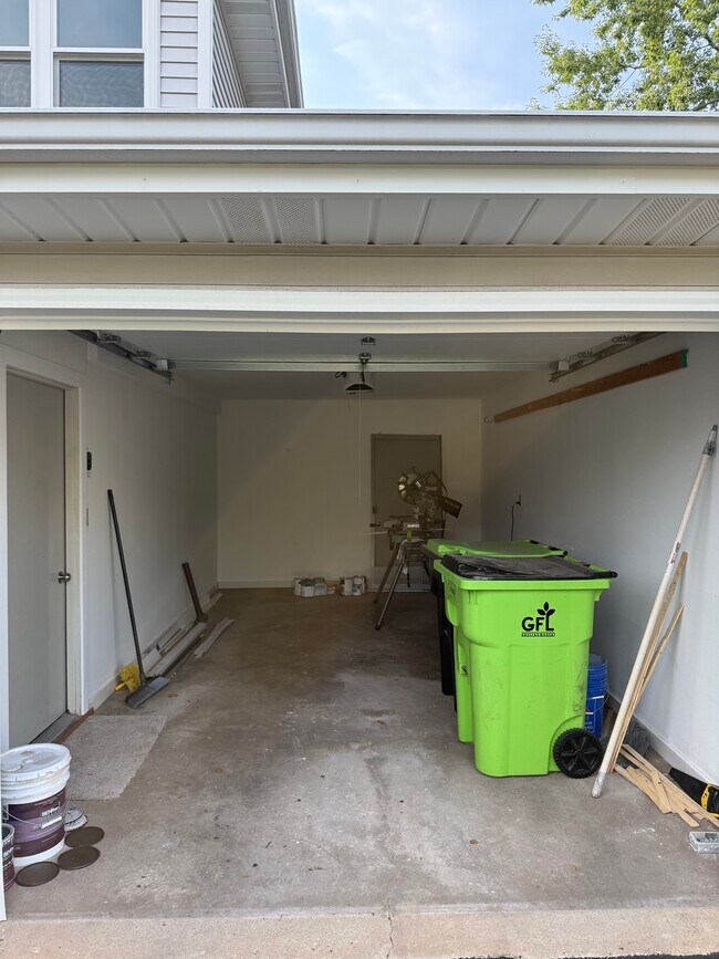 Building Photo - 514 Root Ave