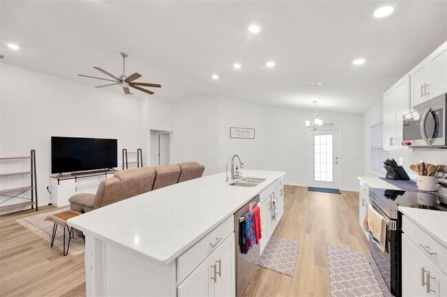 Building Photo - 1072 Aruba Ave