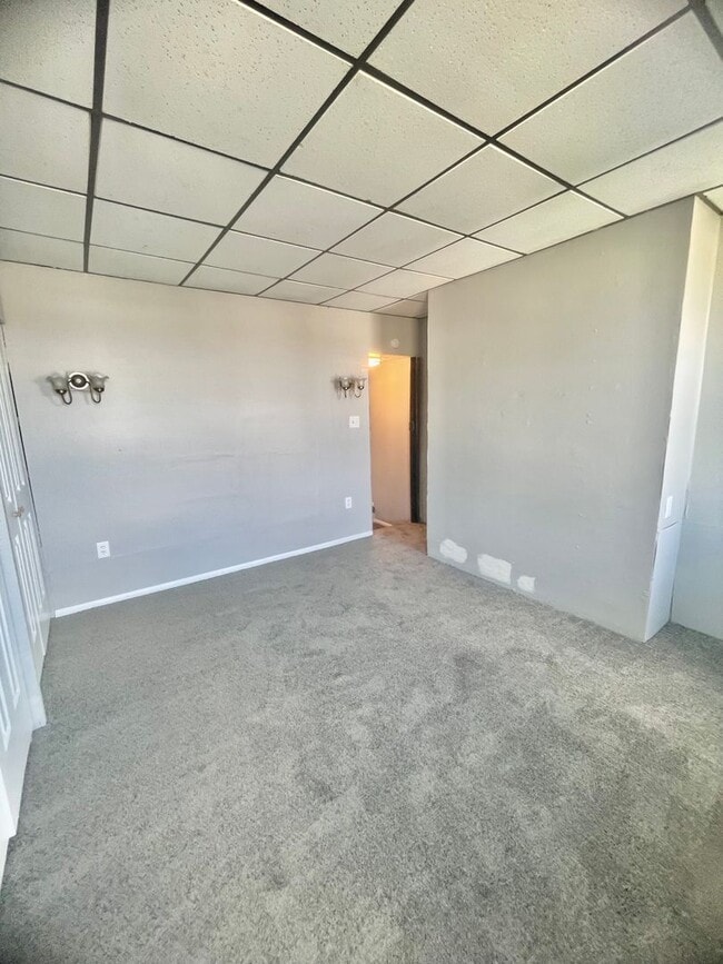 Building Photo - 2 Bed 1 Bath- Pittsburgh Pa