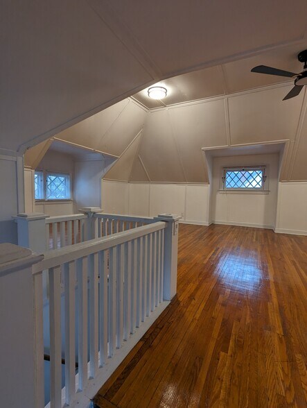 Building Photo - 437 Pleasant St SE