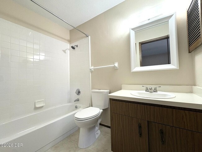 Building Photo - 14 Fair Oaks Cir