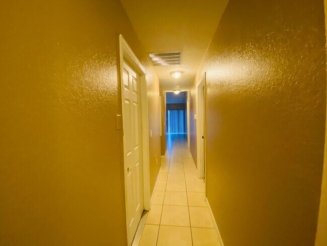 Building Photo - 502 Albatross Dr