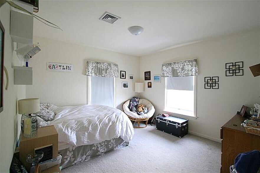 Building Photo - 11 Kent Ct