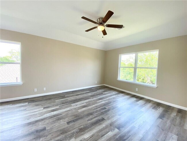 Building Photo - 2214 Conway Cove