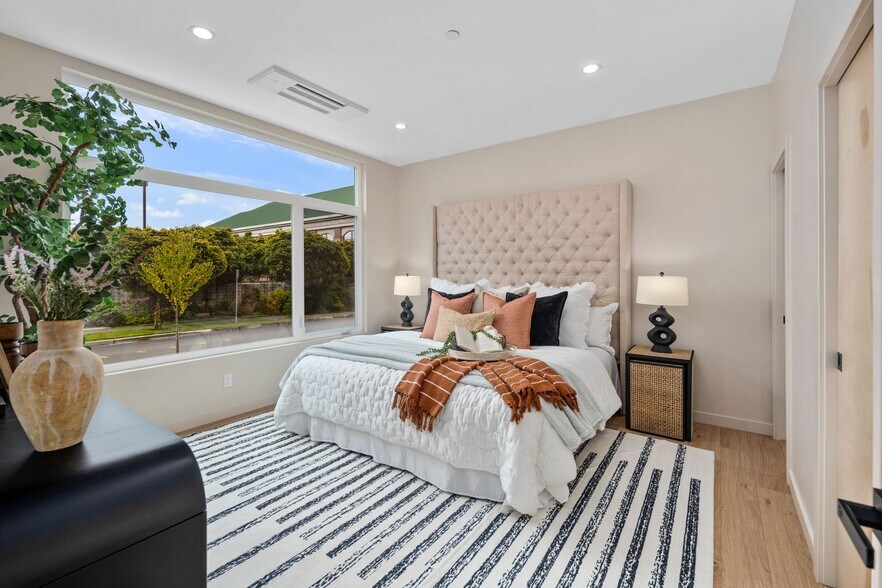 Ground floor bedroom - 10120 NE 185th St