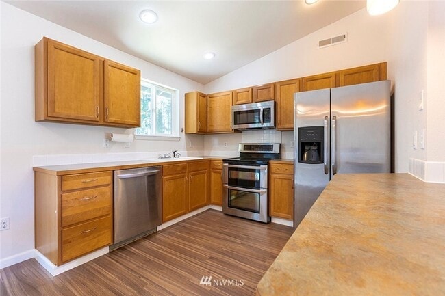 Building Photo - Spacious 3-Bedroom Home Near Horseshoe Lake