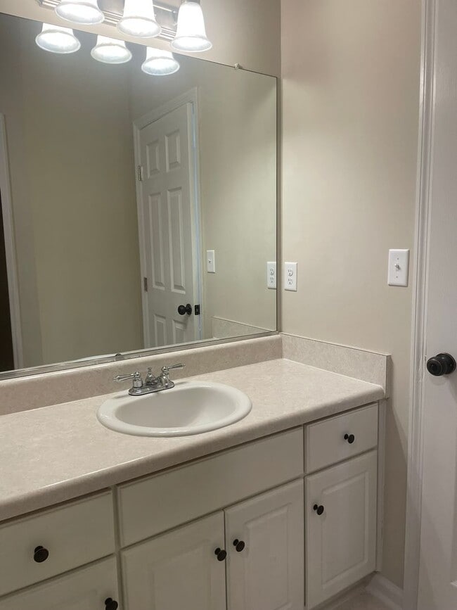 Building Photo - Beautiful Townhome Across Street From Jones Creek Golf Club