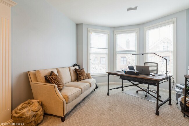 Building Photo - 2016 Valor Ct