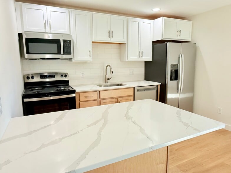 Building Photo - Brickyard Apartments