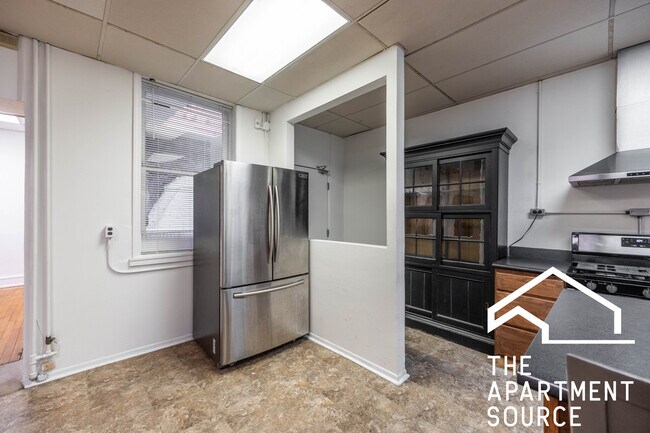 Building Photo - 3605 N Damen Ave