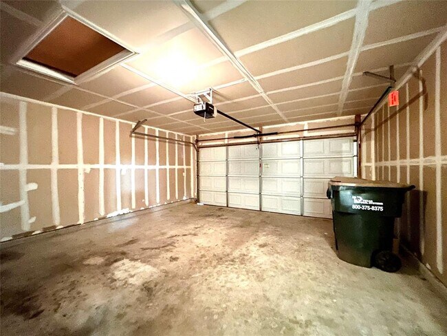 Building Photo - 468 Clarence Ct