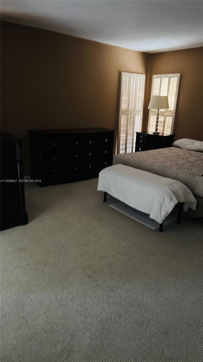 Building Photo - 3150 N Palm Aire Dr