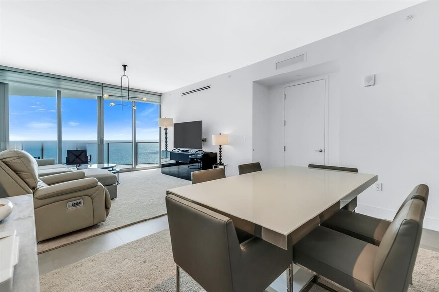 Building Photo - 15701 Collins Ave