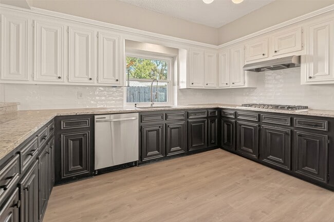 Building Photo - 1709 Coles Farm Dr