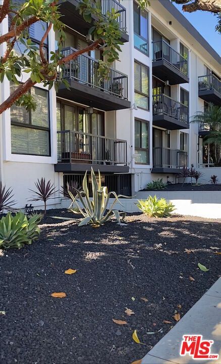 Building Photo - 1351 N Crescent Heights Blvd