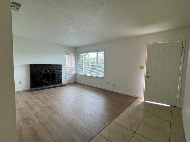 Building Photo - Four Bedroom, Two Bathroom Home For Rent