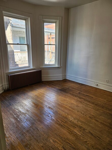 livingroom - 1627 N 2nd St