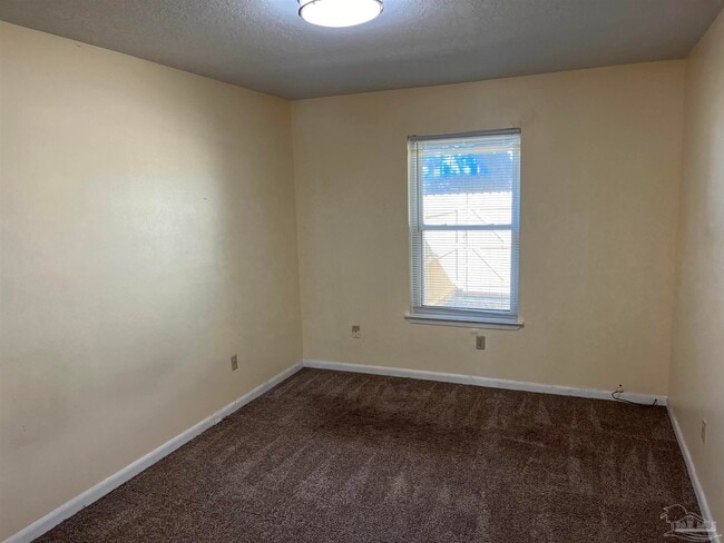 Building Photo - 3220 Redwood Ln