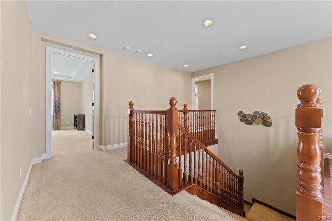 Building Photo - 52 Stanza