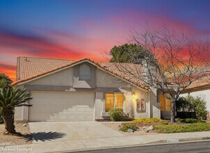 Building Photo - 10665 Cherry Hills Dr