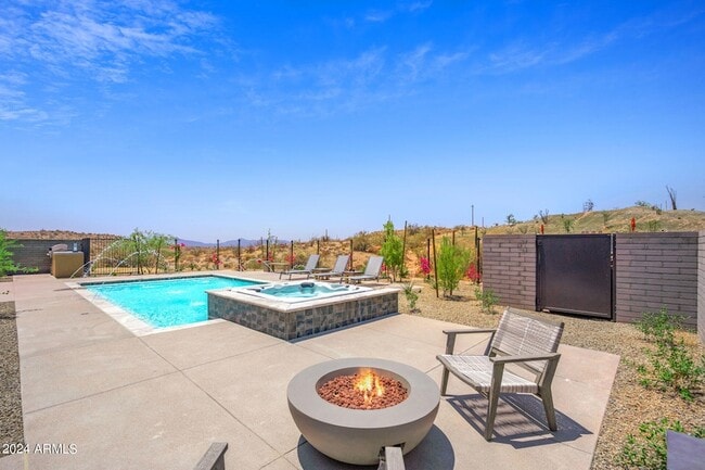 Building Photo - 15212 N Sandy Blf Rd