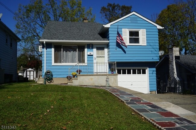 Building Photo - 16 Iroquois Ave