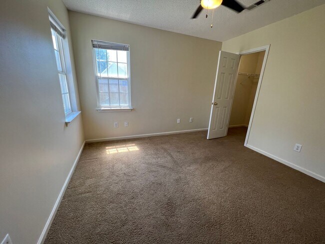Building Photo - Charming 3 Bedroom, 2 Bath Home in Ogden!