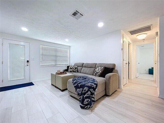 Building Photo - 2107 Harrison Dr