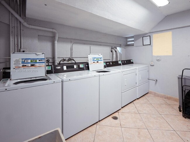 Building Photo - 130 S Shore Dr