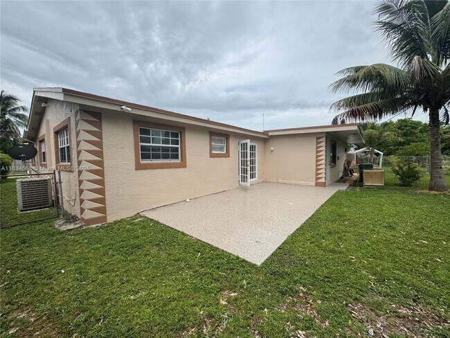 Building Photo - 115 Sierra Dr